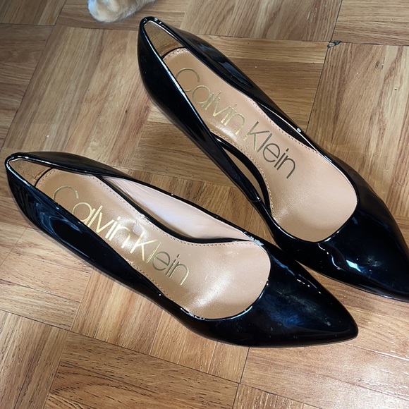 Calvin Klein Classic point toe heels - Picture 1 of 6
